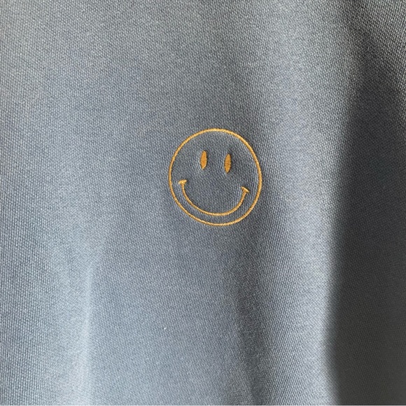 Comfort Colors Vintage Wash Blue Embroidered Smile Happy Face - Picture 4 of 4